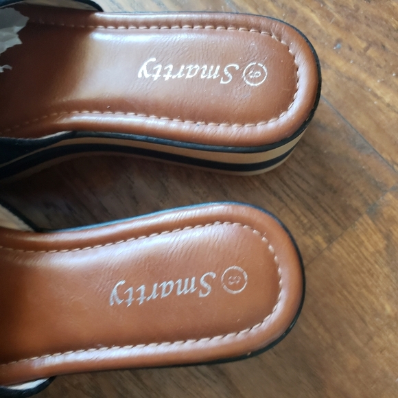 Smartty sz 39 (8.5) platforms black and tan heels - Picture 4 of 12